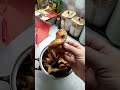 собрал грибы на прогулке с собакой