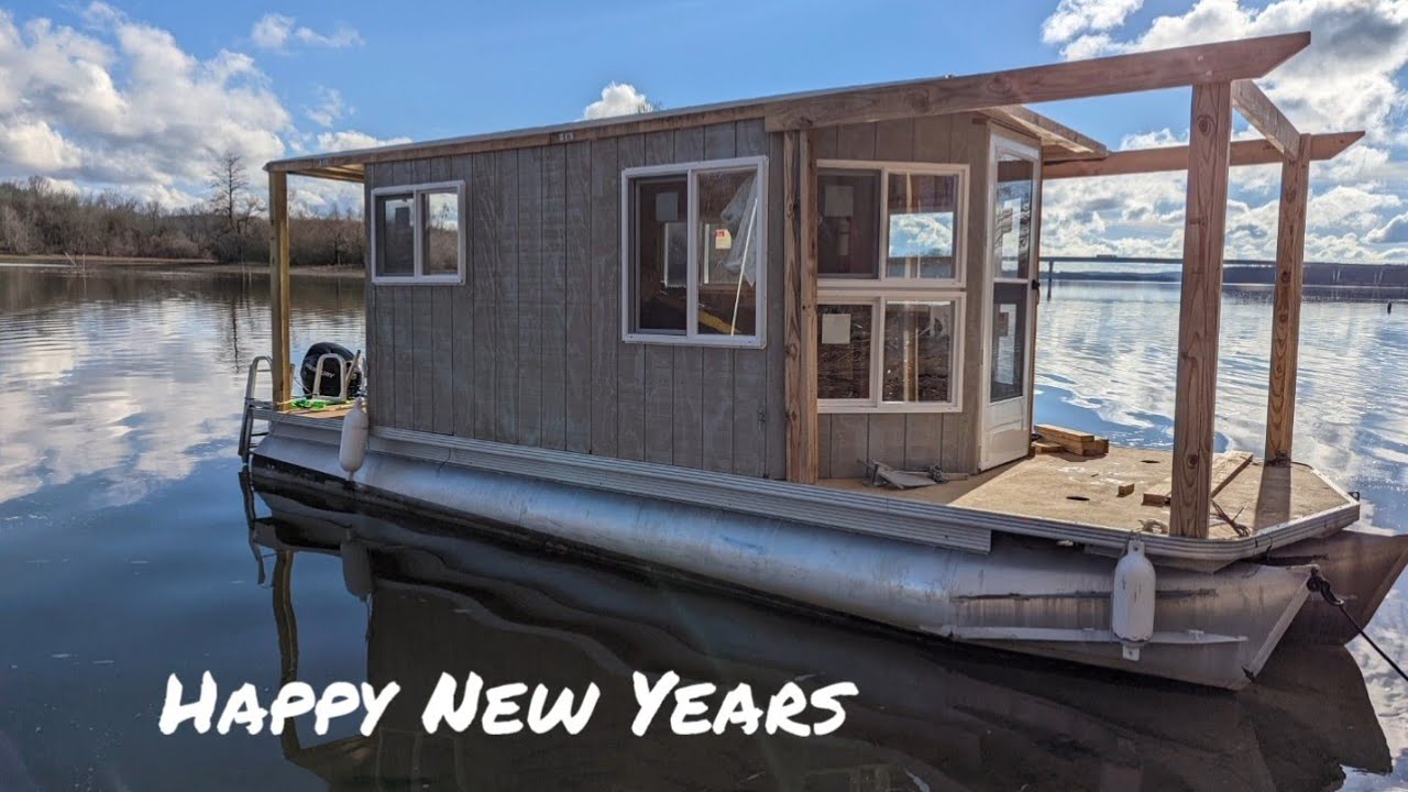 A closer look at Houseboat Apartments Off The Grid
