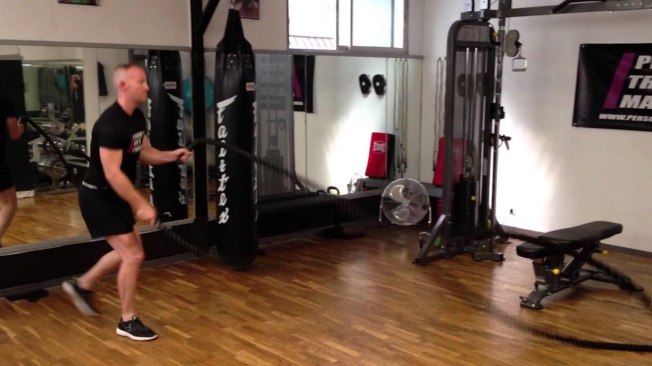 Battle Rope waves with Reverse Lunge - YouTube