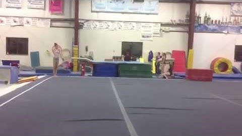 Back 1 1/2 twist on the floor without a mat. sorry I take forever preparing 😁