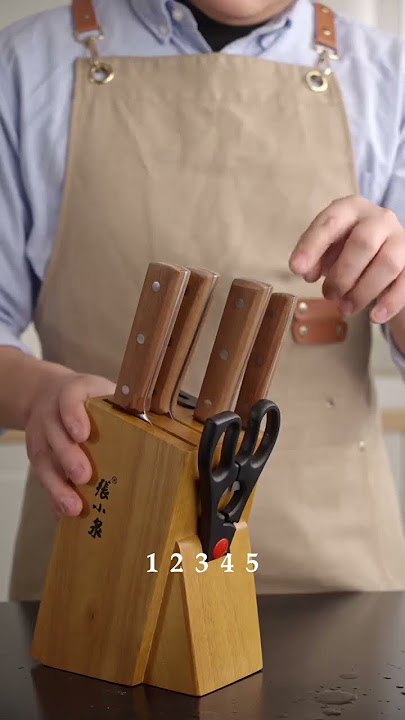 A six-piece set of Zhang Xiaquan knives with wooden handles and stainless steel. Has the n