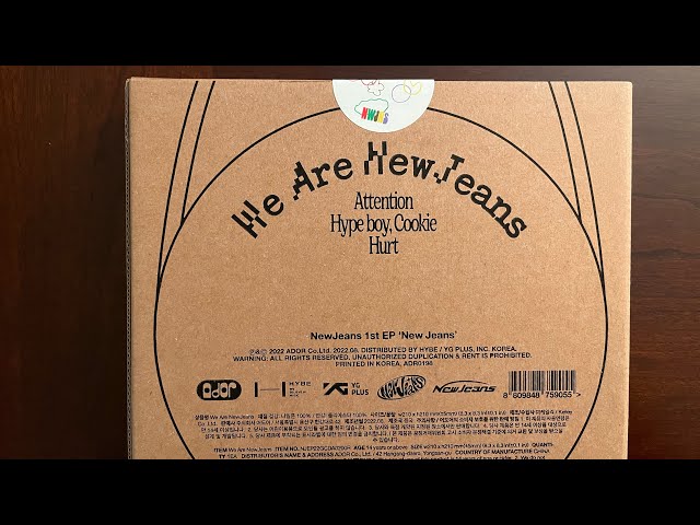 Unboxing] NewJeans 뉴진스 1st EP White Bag Version - YouTube