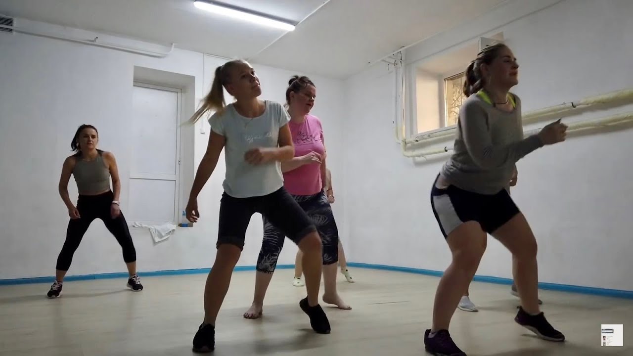 Она — лучший преподаватель танцевальной музыки в моем городе 🇯🇲 / Моя русская бабушка сказала, чт...