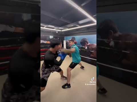 عبدالله اليوم راد يلعب ويايه نزال وهاذا الي صار