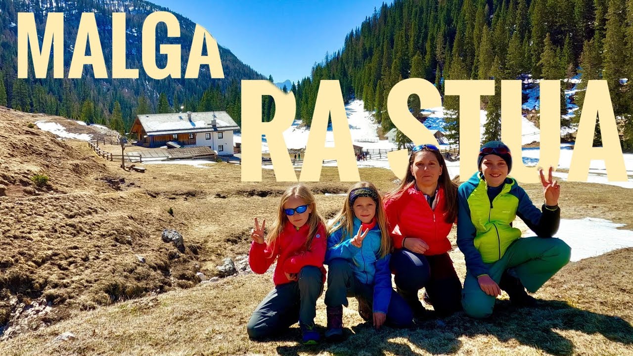 Malga Ra Stua in inverno: camminata facile con bambini tra i boschi innevati