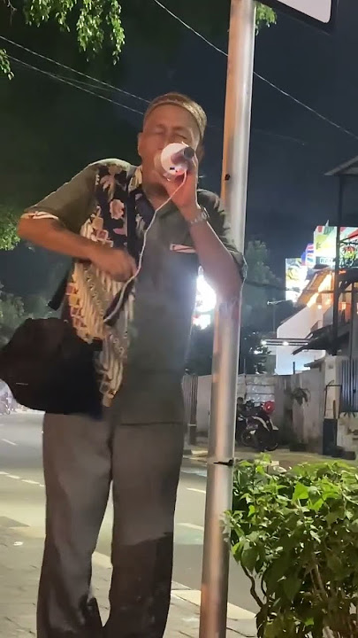 Karena menurut beliau kalo pakai nada suara aslinya akan membayar royalt… #fyp #viralvideo