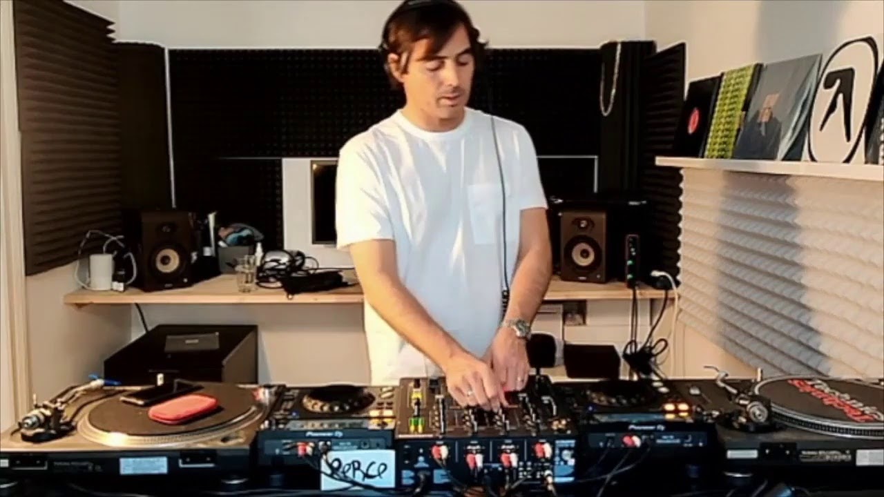 在 YouTube 上观看 ANTIVIRUS DANCE RADIO | Jepe Dj Set 在 YouTube 上观看 ANTIVIRUS DANCE RADIO | Jepe Dj Set