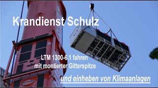 Krandienst Schulz LTM 1300-6.2 fahren mit Gitterspitze und Einhub von Klimaanlagen