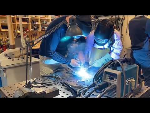 Видео: Урок физики в инженерно-ремесленной мастерской