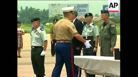 Mantan tawanan perang Amerika terbang kembali untuk mengambil jenazah rekannya.