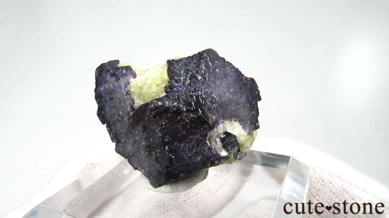 ナミビア エロンゴ産 グリーン×パープルフローライト＆モスコバイト