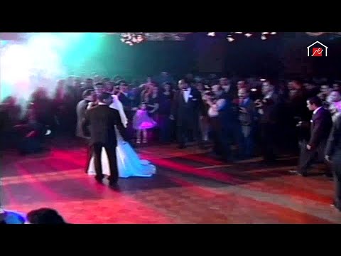 الزعيم عادل إمام يرقص مع منى زكي سلو في فرحها في مشهد كوميدي