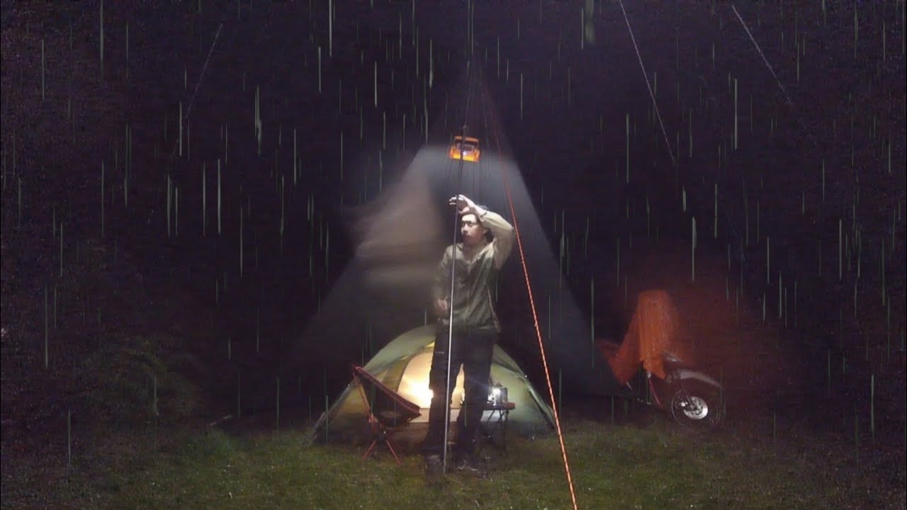 SOLO CAMPING HEAVY RAIN AND THUNDERSTORMS • RELAXING CAMPING IN THE ...
