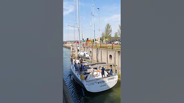 ??? Vlissingen Netherlands ???? Sluicebox @TravelwithHugoF  #boatlock #sluicebox #sluice #sluis