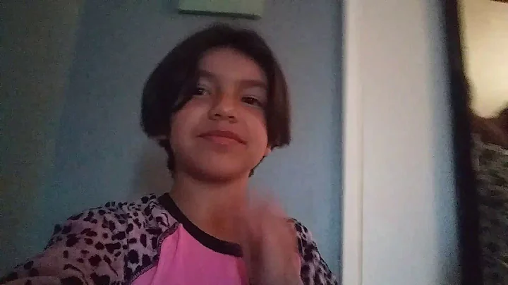 Weird cousins Gia And Leah