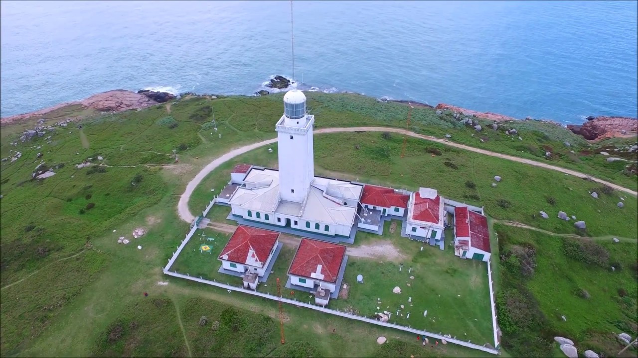 Farol de Santa Marta Laguna SC (Drone) © Todos os Direitos Reservados YouTube Farol de Santa Marta Laguna SC (Drone) © Todos os Direitos Reservados YouTube