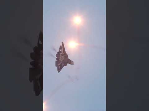 Video: T-4 "Sotka". Lennuk, mis ei jõudnud tulevikku
