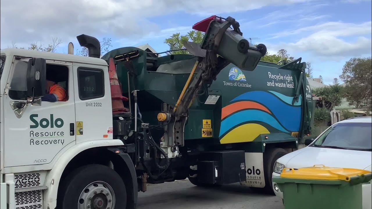 GARBAGE TRUCK Solo Town of Cottesloe garbage with the ex Bayside