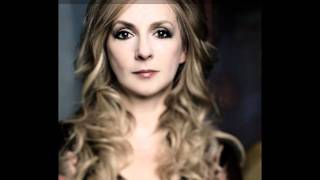 Video-Miniaturansicht von „Moya Brennan - River“