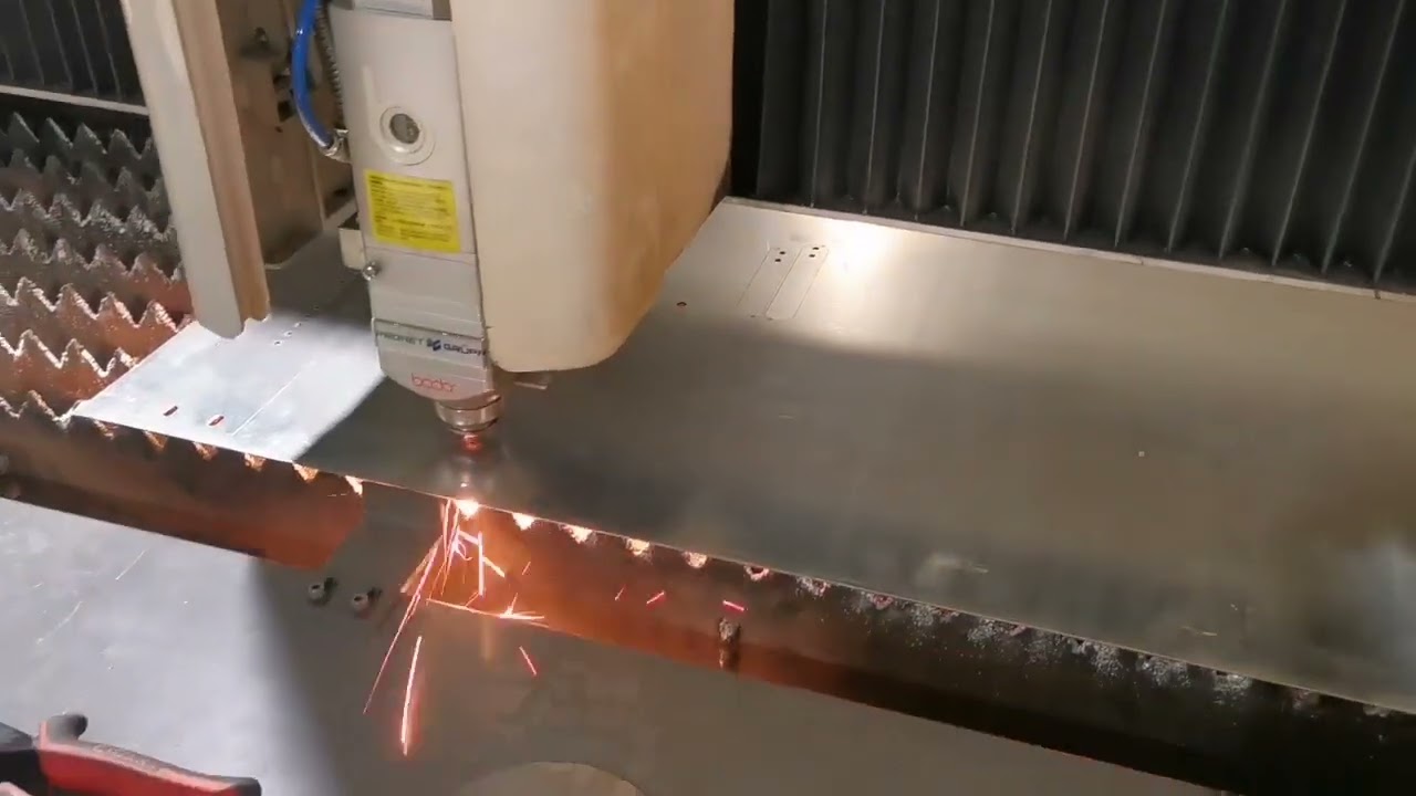 Режем Fly cut лазер под хорошую музыку #3