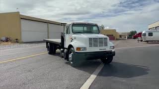 2001 International 4700 22' Flatbed DT466 and a Automatic
