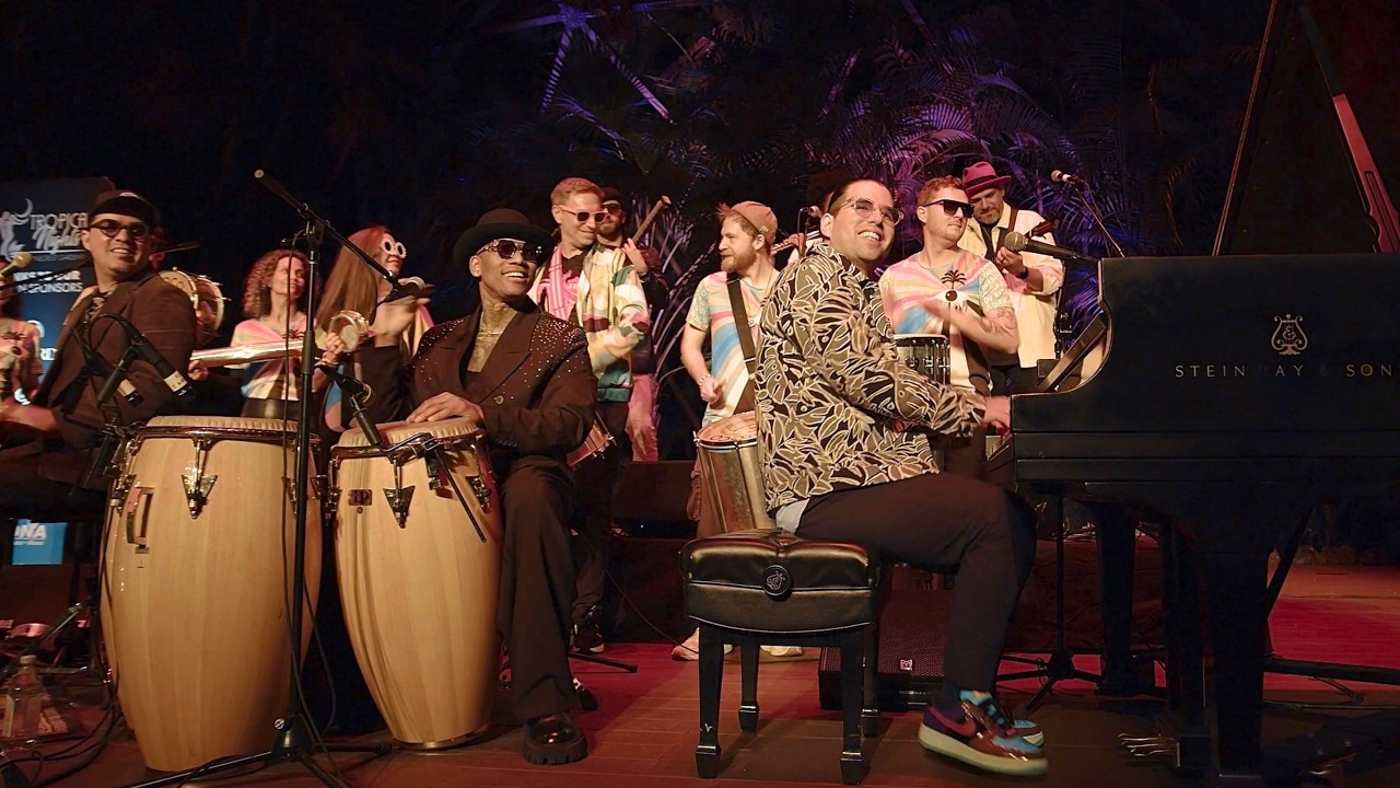Watch OYE COMO VA - Alfredo Rodriguez Band + Miamibloco - LIVE in Miami on YouTube Watch OYE COMO VA - Alfredo Rodriguez Band + Miamibloco - LIVE in Miami on YouTube