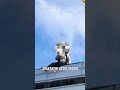 Turis Cina Jatuh dari Lantai 4 di Bandara Kansai #shorts