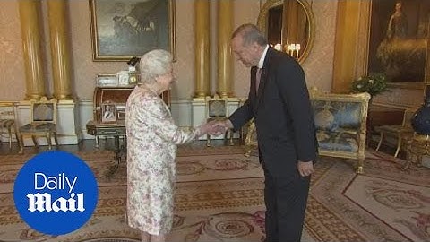 Ratu bertemu Presiden Turki Erdogan di Istana Buckingham - Daily Mail