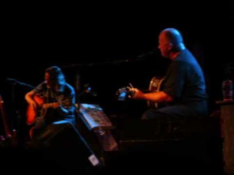 duffy's cut - christy moore at the glasgow barrowl...