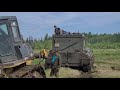 Лесные пожары Якутии.Вездеход МТЛБ вытаскивает бульдозер Shantuy из грязевого плена