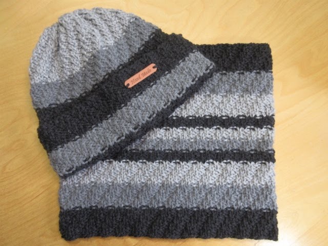knitted adult size neck warmer unisex for the set with the hat