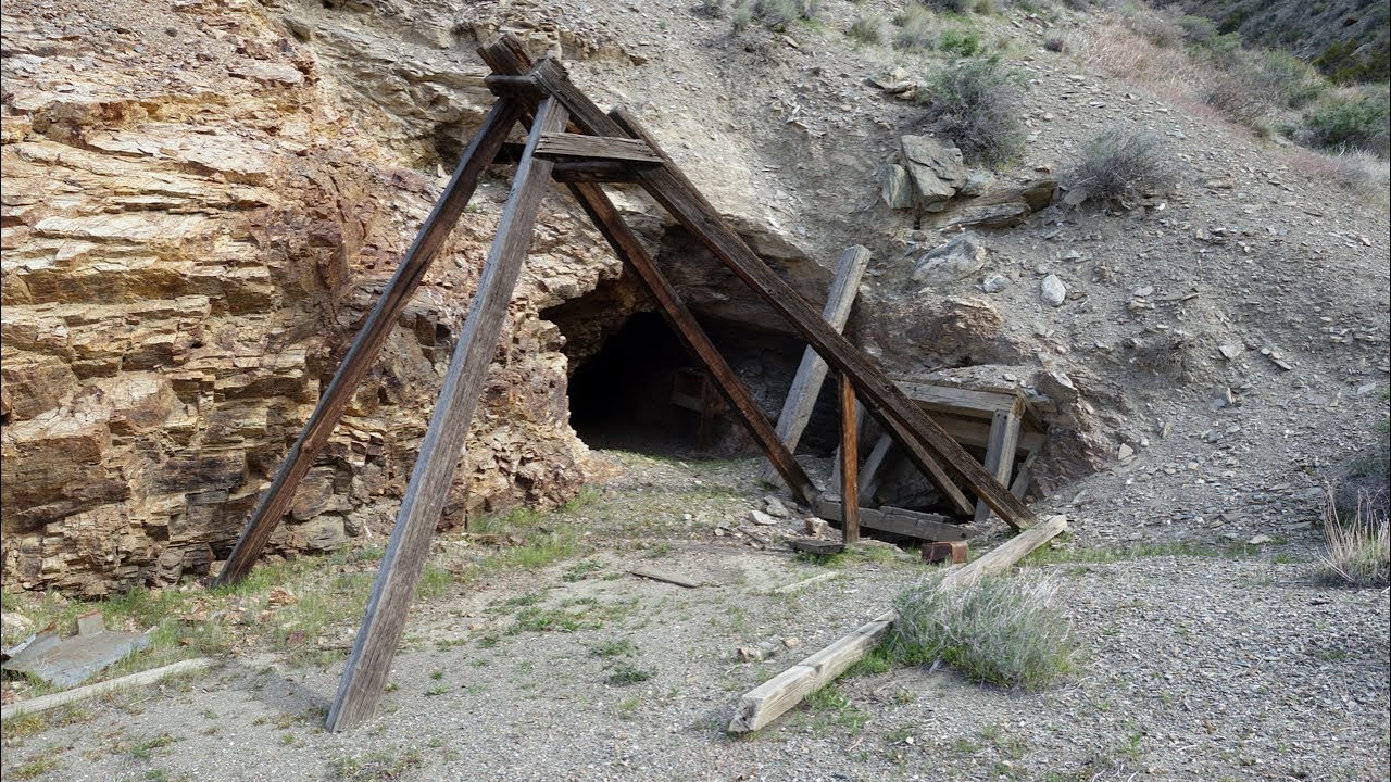 Exploring The Historic Rand Mining District, Southern California