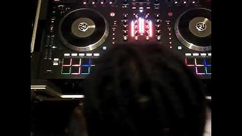 Numark Ns7iii   Scratching and Cutting demo (DJ SNEAK-ATTACK)