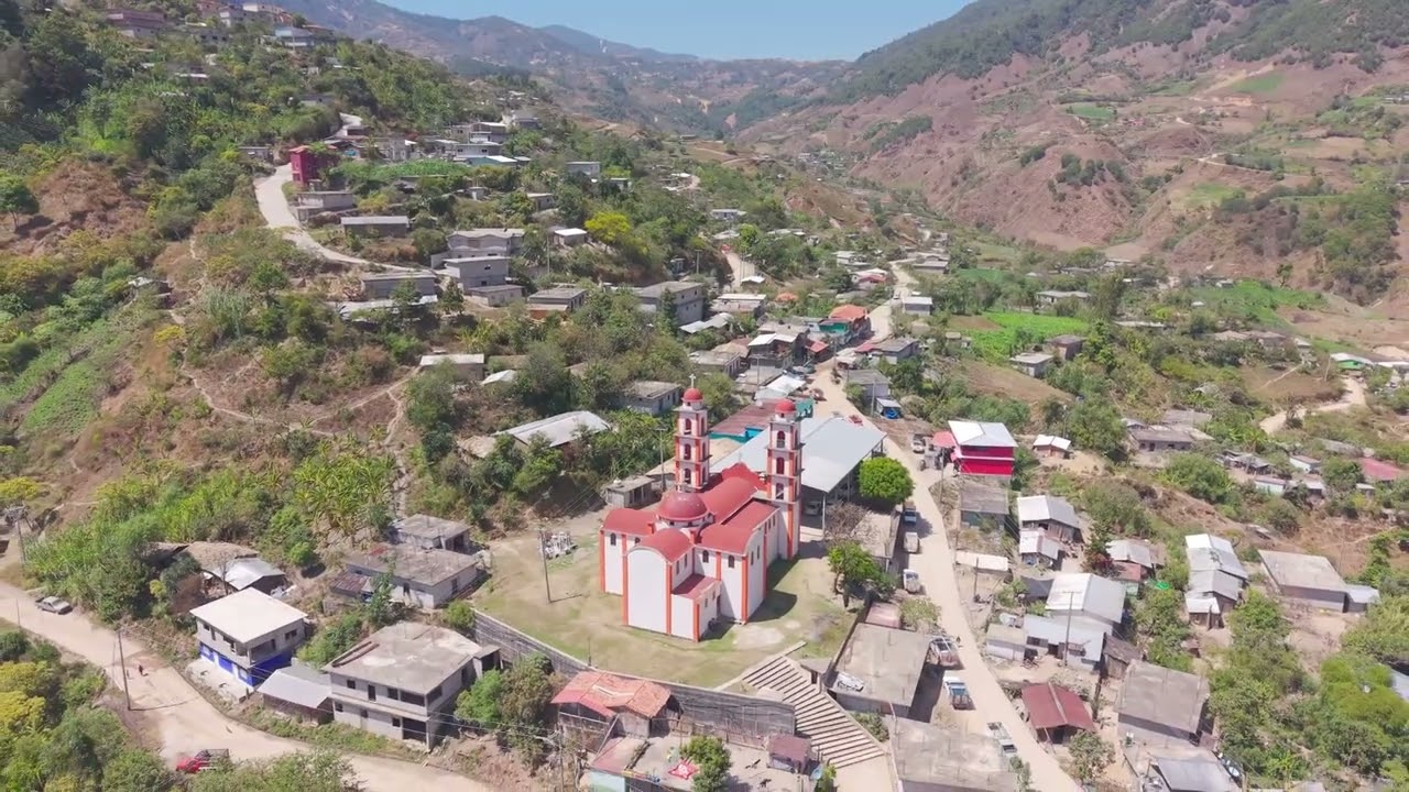 Tomas aereas de San Miguel el grande Gro. Pueblo que colinda con el Estado de Oaxaca