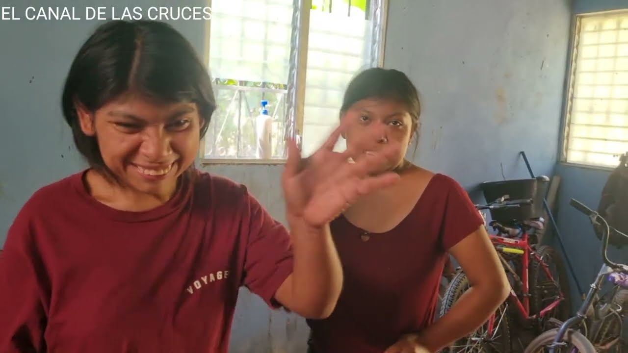 Don Miguel llega a despedirse de Luna y ella pregunta por su papá. Rosa llora. Como ven a Luna? 