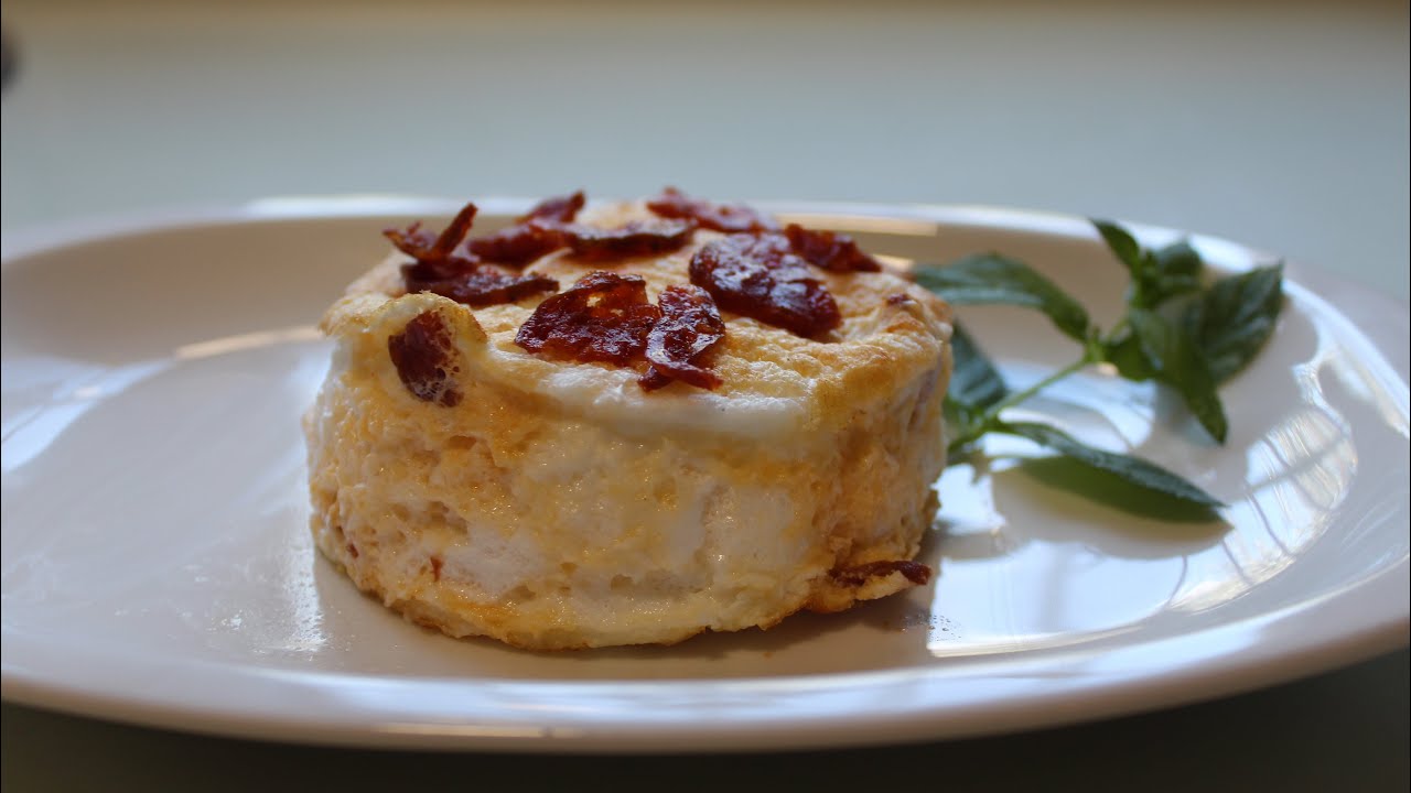Deconstrucción de huevos nube con chorizo. Receta fácil y espectacular