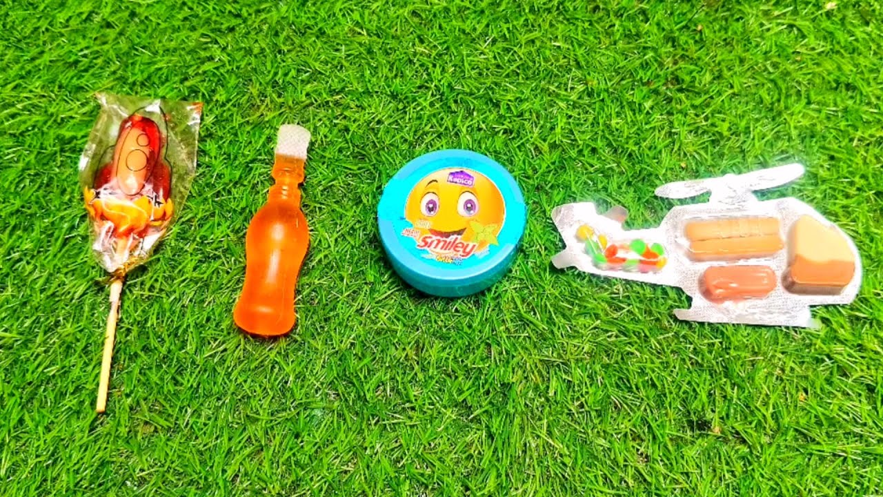 Airplane jelly gummy candy, sour belt helicopter chocolate sweet candy eating video