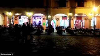 Una noche de diciembre en el zócalo de Oaxaca