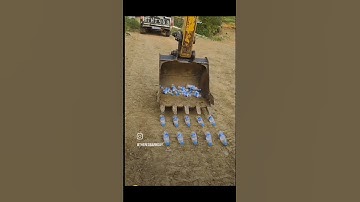 This is one skilled operator, LIKEA if you agree!           #excavator #excavators #skidsteerloader