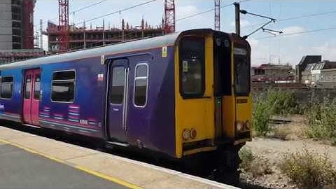 Class 313 no. 313032 +313039 departing Finsbury Park on 13/07/18