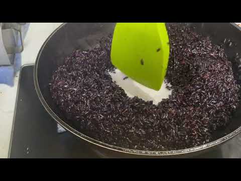 Glutinous red rice Biko