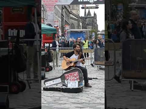 Video: Edinburgda Fringe Art Festival Qanday O'tmoqda