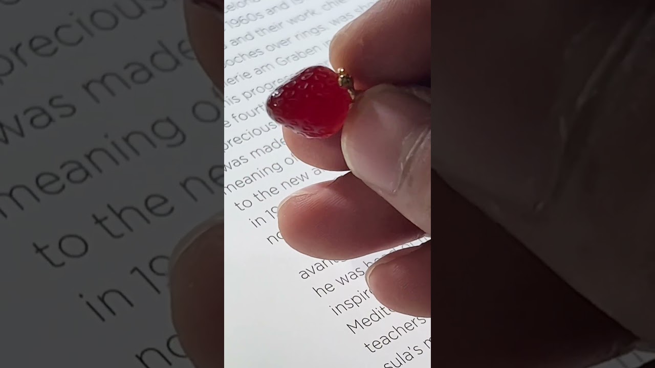 Strawberrie made with agate #carvingart #agate #jewelry #carvedgemstone