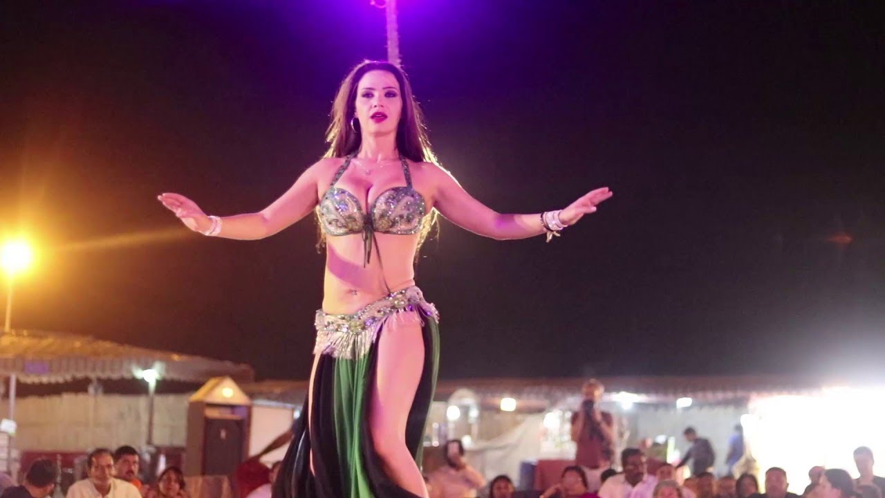 dubai desert safari belly dance