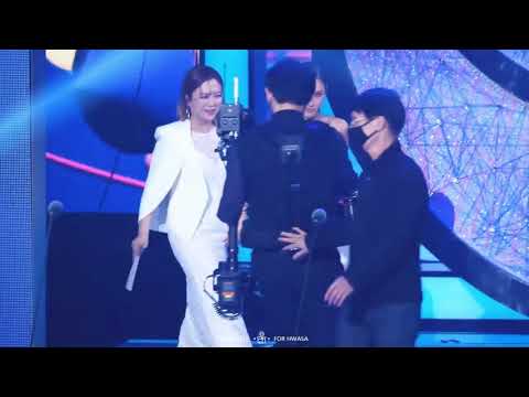 Hwasa Model Walk