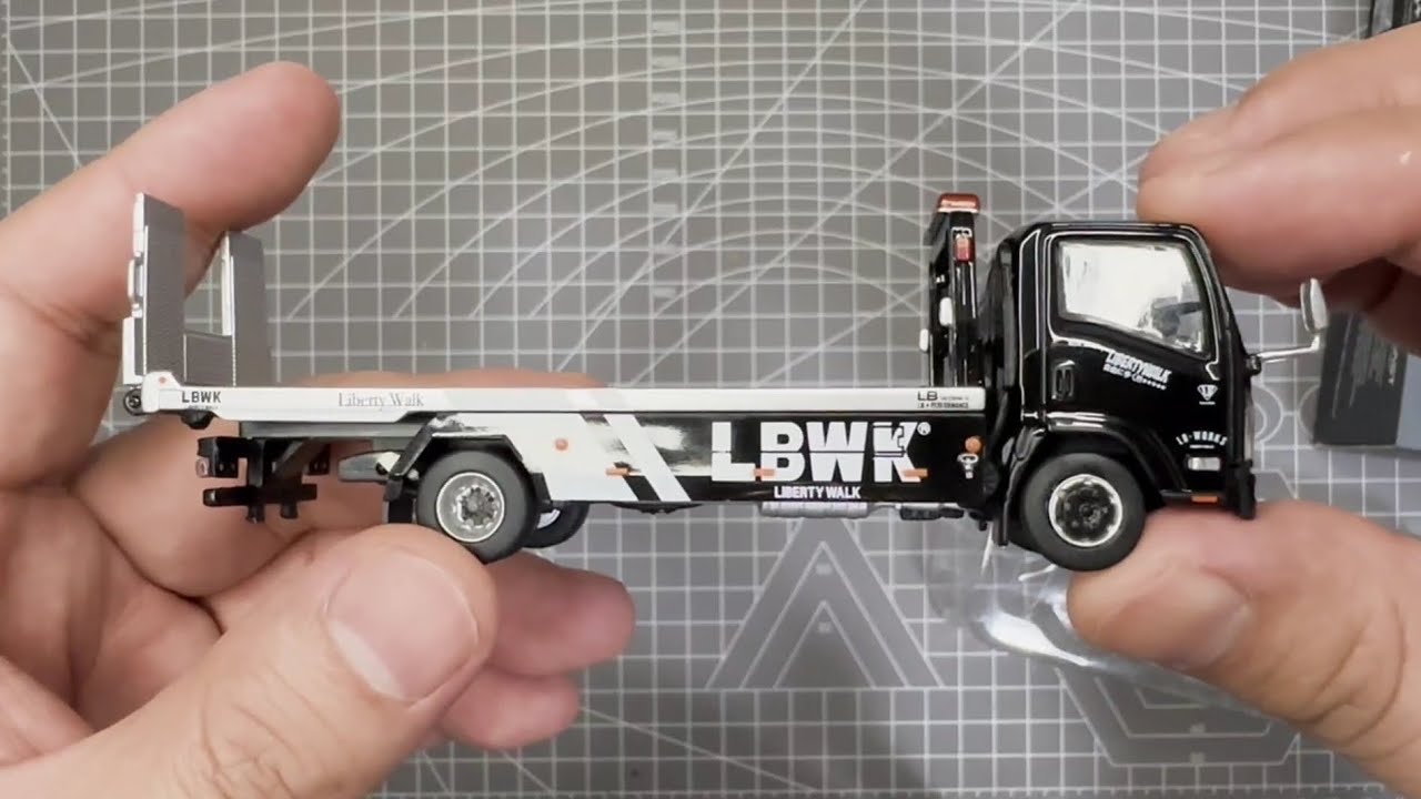 Unboxing MiniGT - 1:64 Isuzu N-Series Vehicle Transporter LBWK