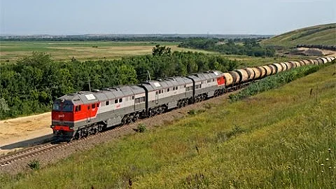 Тепловоз 3ТЭ116У-004 с грузовым поездом