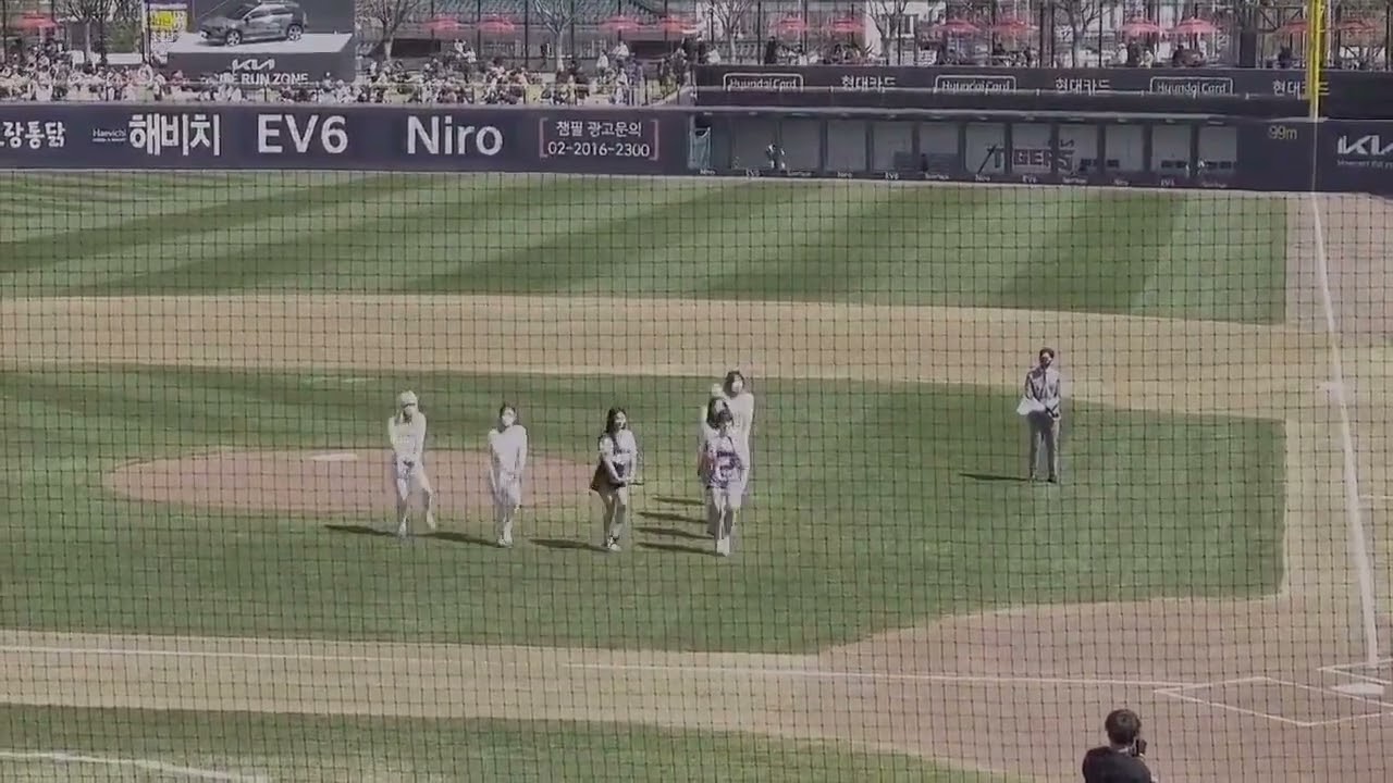 Fancam - Viviz Perform Navillera Full Ver