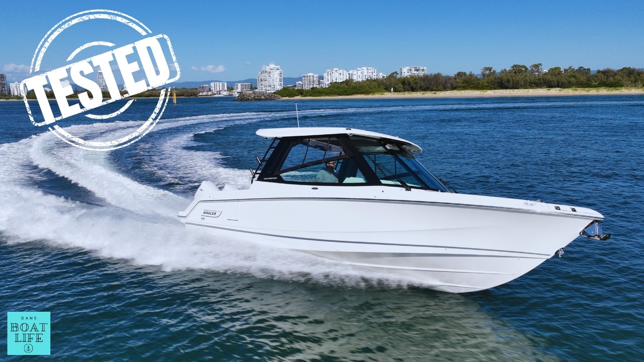 ⁣Smooth, Safe & Unsinkable: Boston Whaler 330 Vantage Test Drive