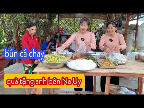 Video Bà Con Vui Mừng Nhận Những Tô Bún Cá Chay Vào Buổi... - youtube